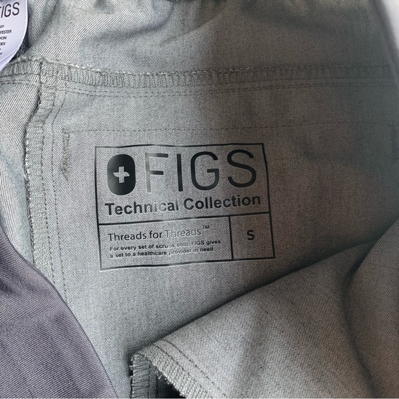 Figs mens grey scrub set. Axim cargo pants Chisec three pocket scrub top small - Picture 10 of 10